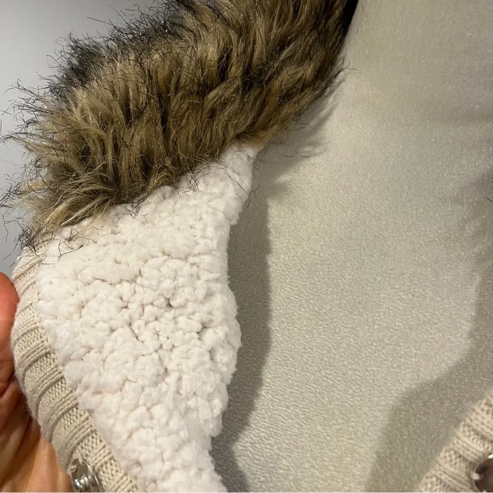 Women's Cream Sweater Vest with Faux Fur Collar‎ size medium - Picture 7 of 14